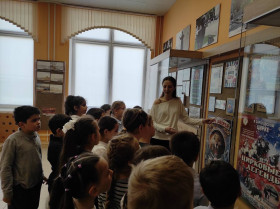 17 мая в гимназии прошли экскурсии в школьном музее «Бренды Саратова».
