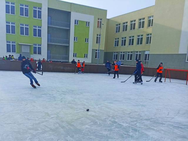 Состоялся школьный турнир по хоккею.